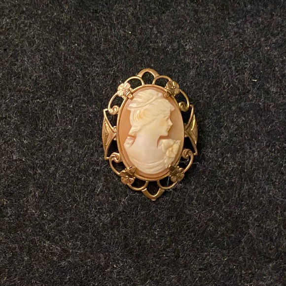 Authentic vintage shell cameo brooch with filigree frame - Picture 4 of 12